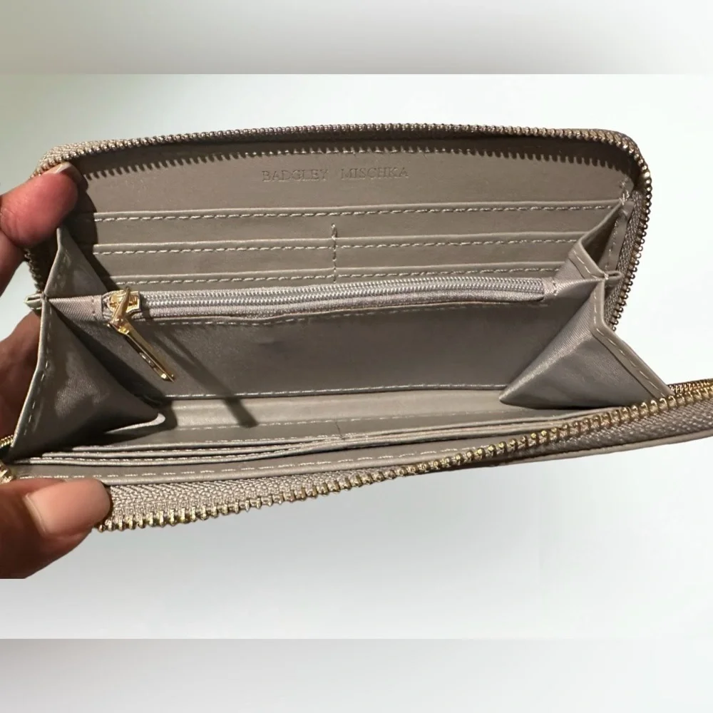 Badgley Mischka Wallet Wristlet Vegan Leather Gray‎ Studded Cell Holder